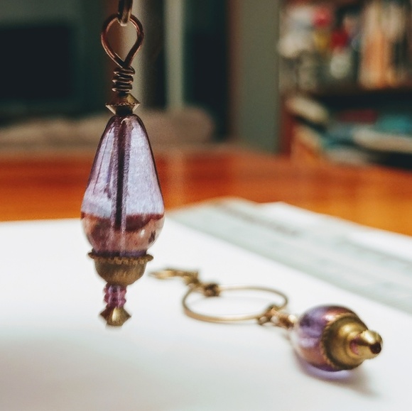 🚫SOLD🚫Antique Brass & Glass Teardrop Earrings - Picture 5 of 8